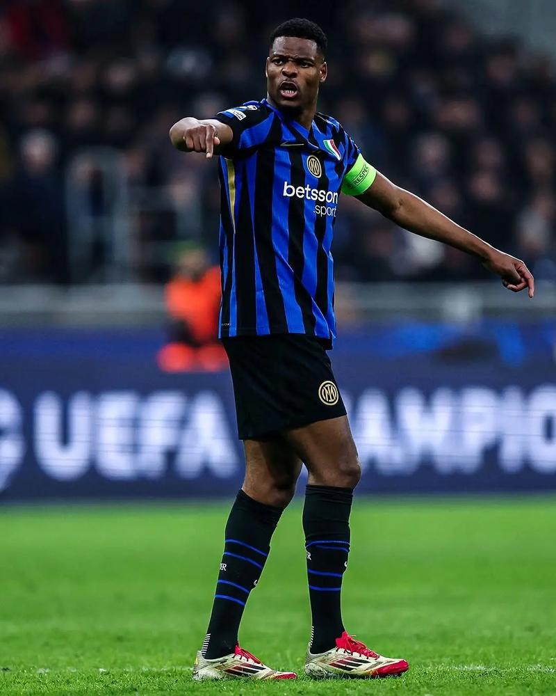 强势回归！萨内首次单场国家队比赛造3球，第二次梅开二度