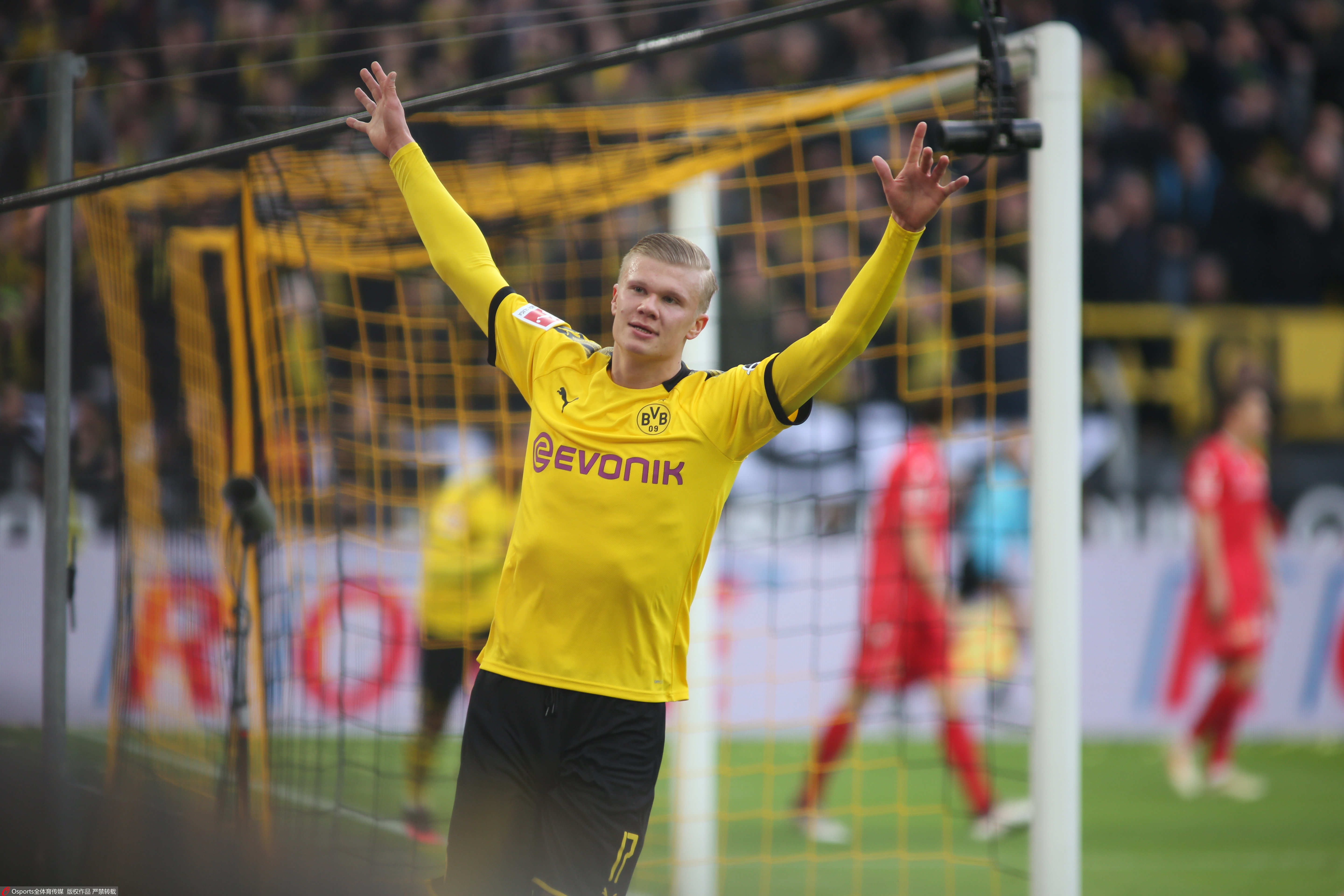 美加墨世界杯分组结果揭晓 姆巴佩、哈兰德小组赛相遇（北美世界杯分组出炉：姆巴佩与哈兰德小组赛同组相逢）