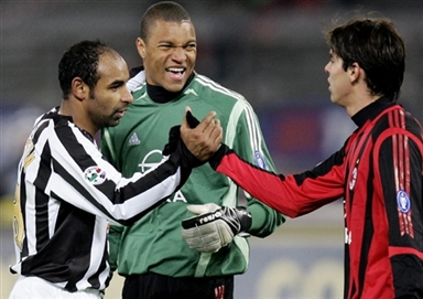 在科蜜们心中，2K4就是科比的签名鞋对吗？（在科比球迷眼里，2K4就等同于他的签名鞋吗？）