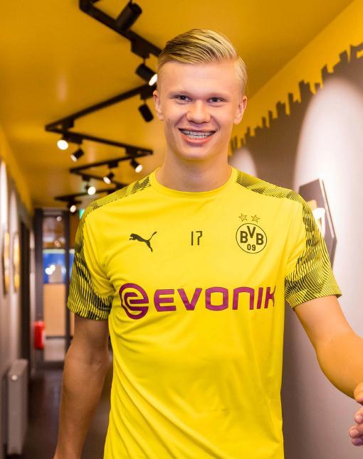 足球报：中赫9年为国安投资80亿，本赛季国安表现已达上限（足球报：中赫九年投入80亿支持国安，本季战绩已触及上限）