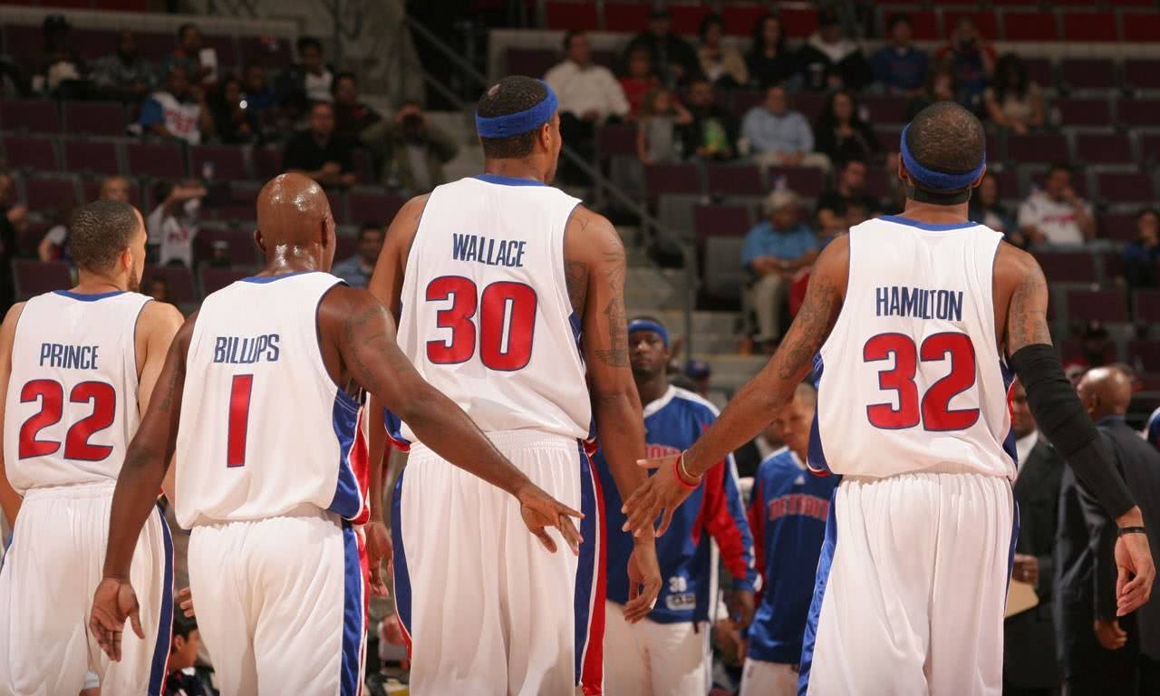 辽宁男篮王哲林末节关键表现（王哲林末节关键发挥，助阵辽宁男篮）