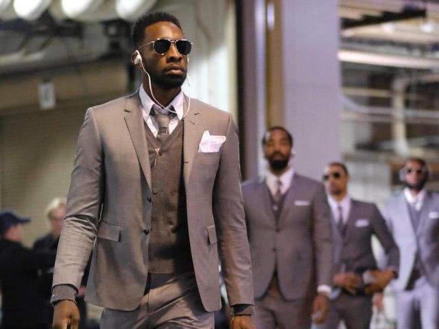 世界杯门票销量已近两百万张，第三阶段门票销售12月11日开始（世界杯门票销量逼近200万张，第三阶段售票将于12月11日启动）